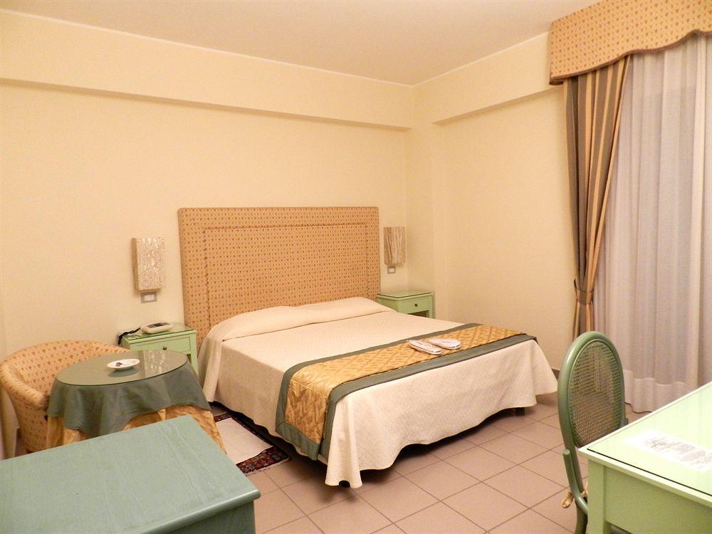 Hotel Il Mulino Capo dʼOrlando Kültér fotó