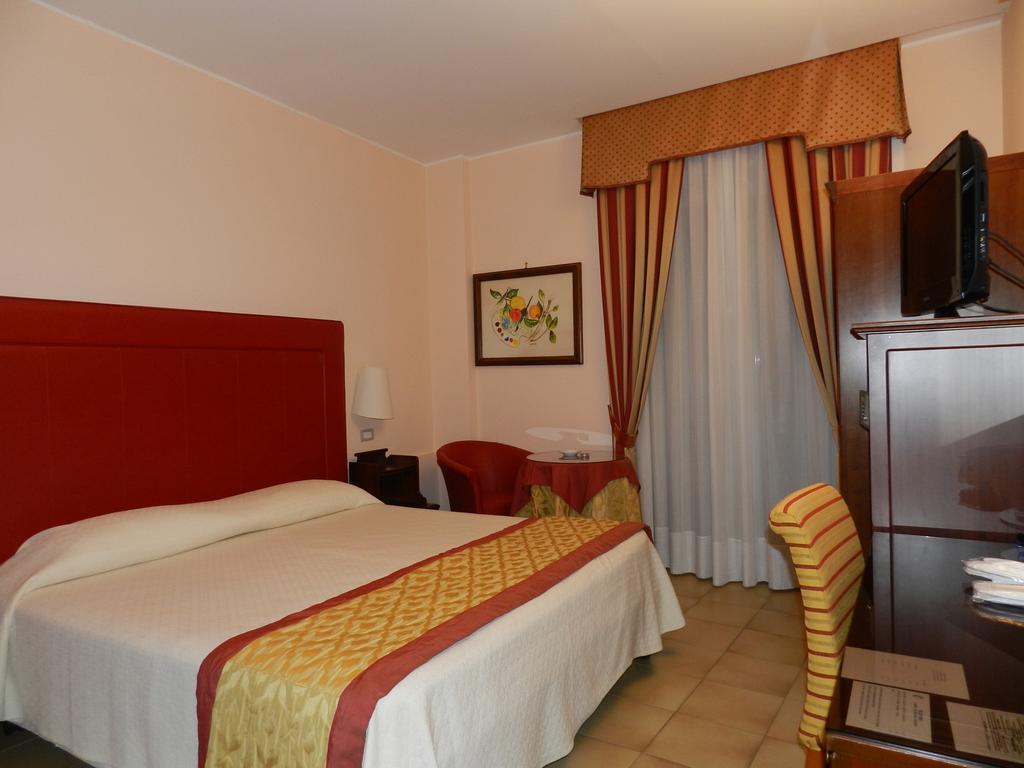 Hotel Il Mulino Capo dʼOrlando Kültér fotó